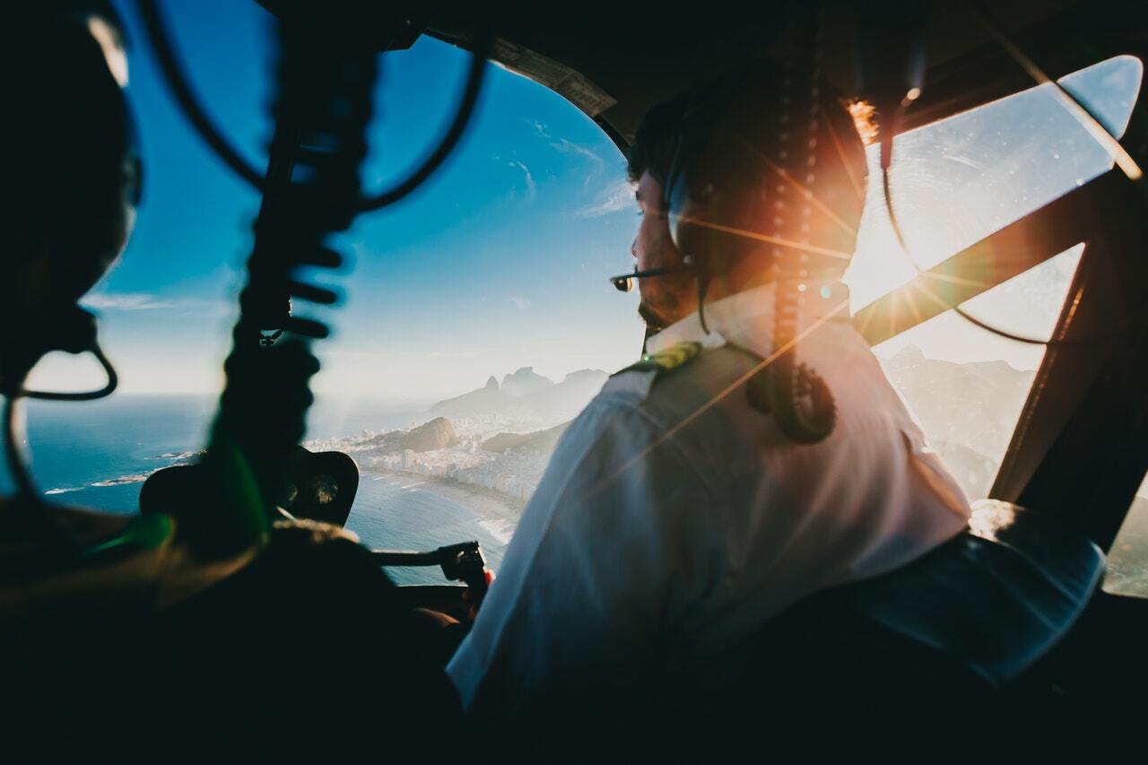 cuánto cuesta ser piloto de avión