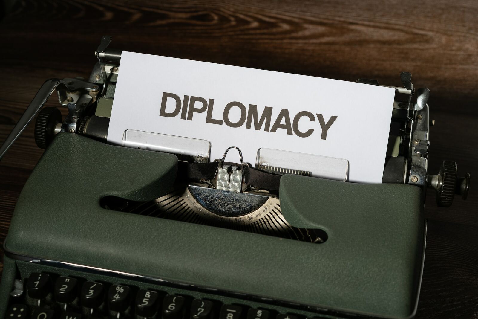 Cuánto cobra un diplomático maquina