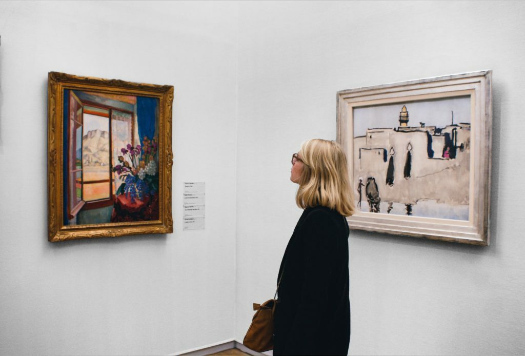 Cuánto-cobra-un-tasador-de-obras-de-arte-persona