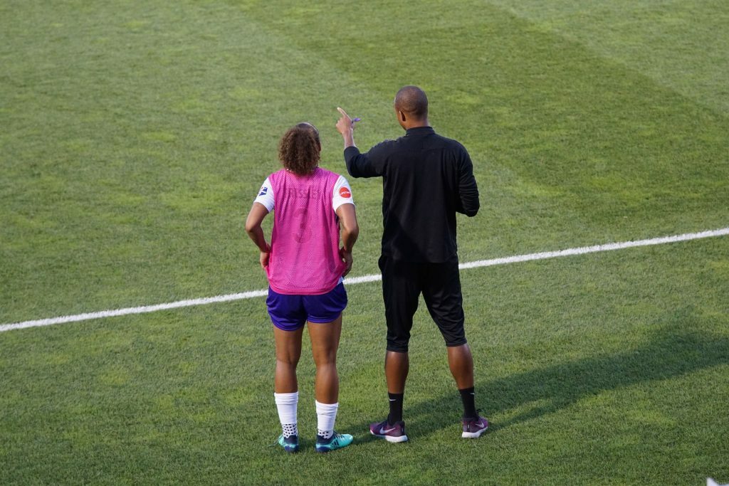 Cuánto-cobra-un-entrenador-de-fútbol-instrucciones