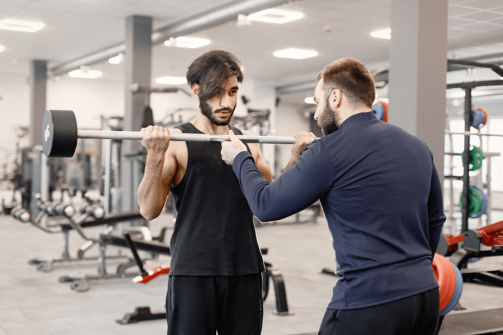 cuánto cobra un monitor de gimnasio