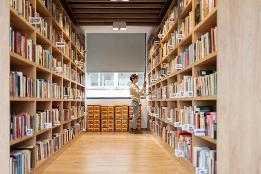 sueldo auxiliar biblioteca