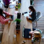Los sectores claves para conseguir empleo en España en 2025